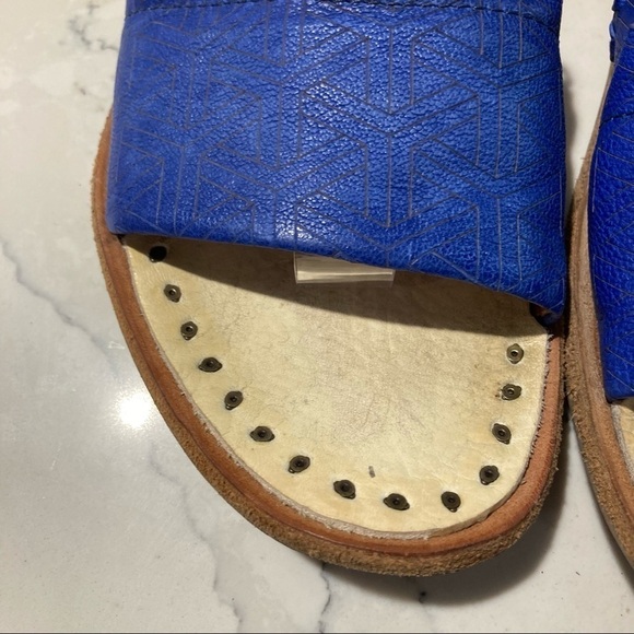 A.S. 98 Sz 39 Gladiator Style Laser Cut Out Electric Blue Leather Sandals - Picture 11 of 13